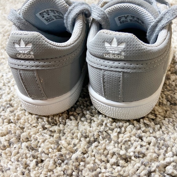 🍉Gray Adidas Toddler size 4K Tennis Shoes - Picture 4 of 8